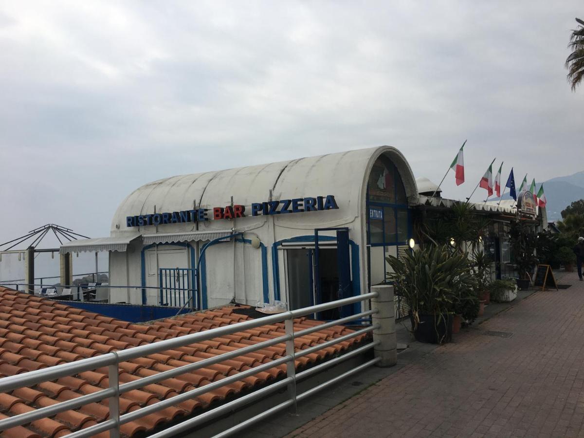 Appartamento Miramare, 2 Camere, Cucina, Bagno, Ventimiglia Ngoại thất bức ảnh