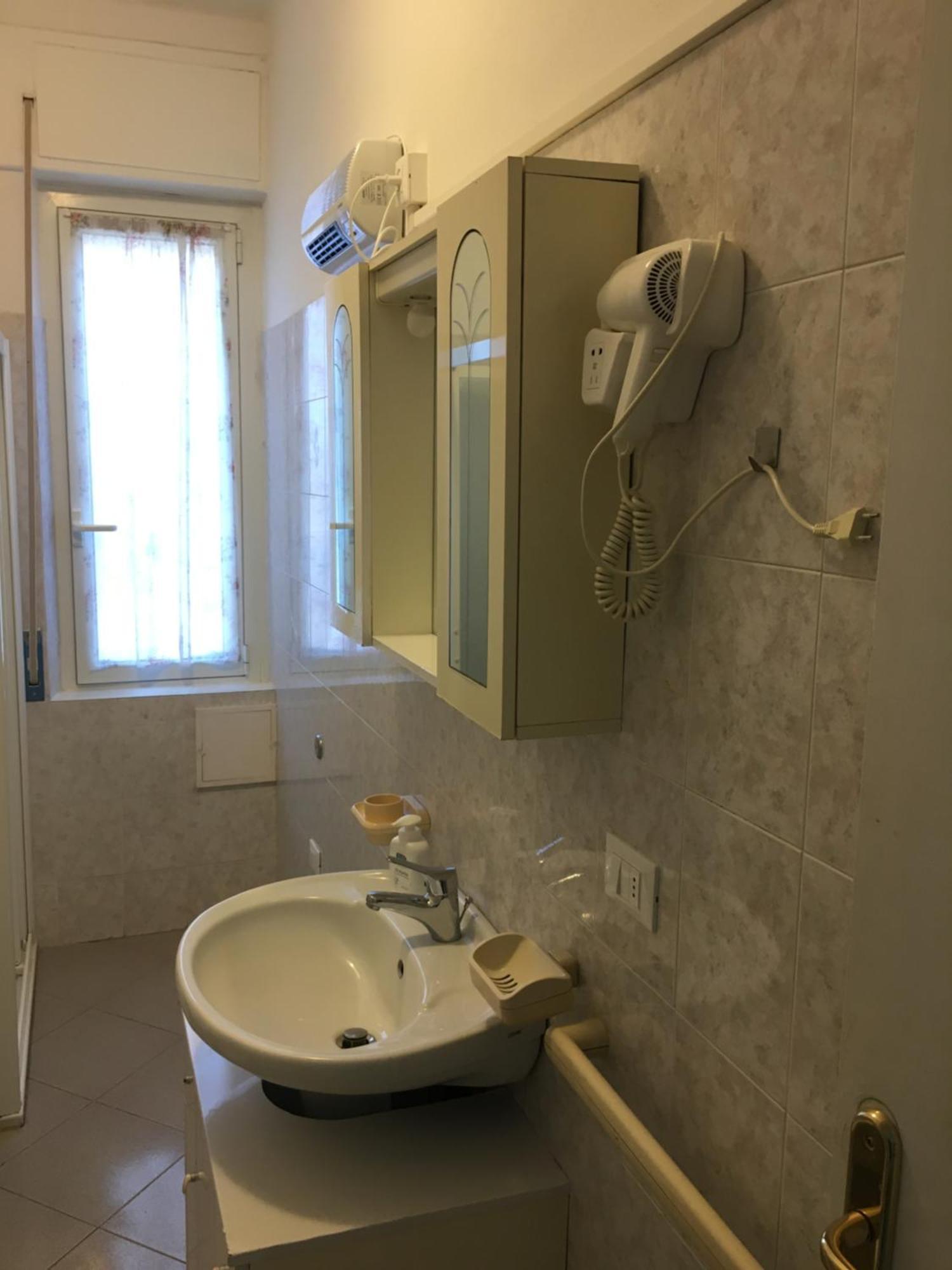Appartamento Miramare, 2 Camere, Cucina, Bagno, Ventimiglia Ngoại thất bức ảnh
